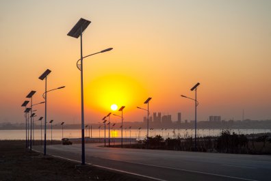 太陽能路燈選擇使用鋰離子電池的優勢和可能出現的風險；